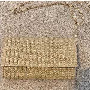 Woven Straw Crossbody Clutch - Gold Chain